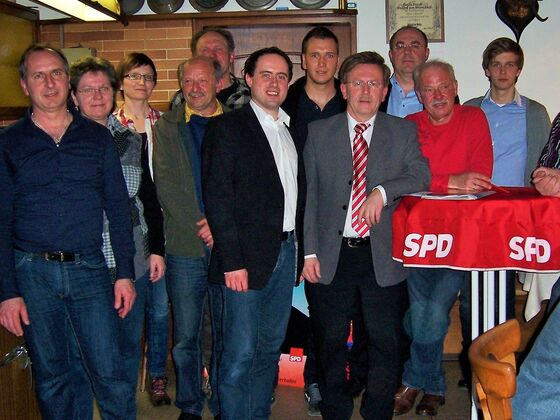 Bürgermeisterkandidat Anton Preißl mit seinen Marktratskandidatinnen und - kandidaten